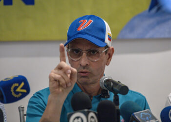 Capriles acusa al chavismo de buscar que elección del domingo sea «clandestina»