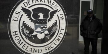 EE.UU. ofrecerá una ayuda adicional de 1.000 dólares a los indocumentados que elijan autodeportarse