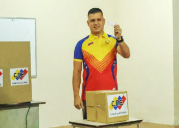 Votantes acuden desde tempranas horas a centros electorales del estado Mérida