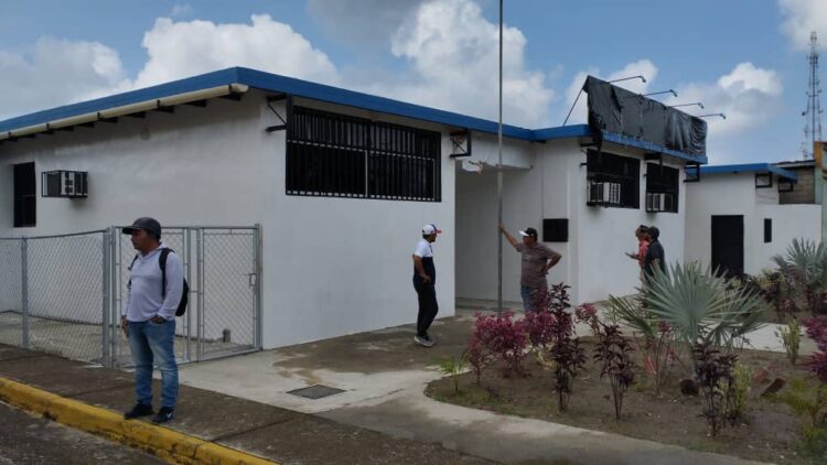 Edificación sede del Ambulatorio de Santa Apolonia remodelada pero no en servicio todavía.