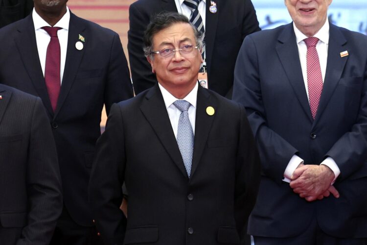 El presidente colombiano, Gustavo Petro, anunció que presentará de nuevo al Senado la consulta popular con la que pretende tramitar la reforma laboral, a la que le agregará una pregunta nueva. EFE/EPA/FLORENCE LO / POOL