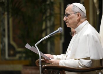 León XIV dice que es «esencial» construir la paz «poniéndose del lado de las víctimas»