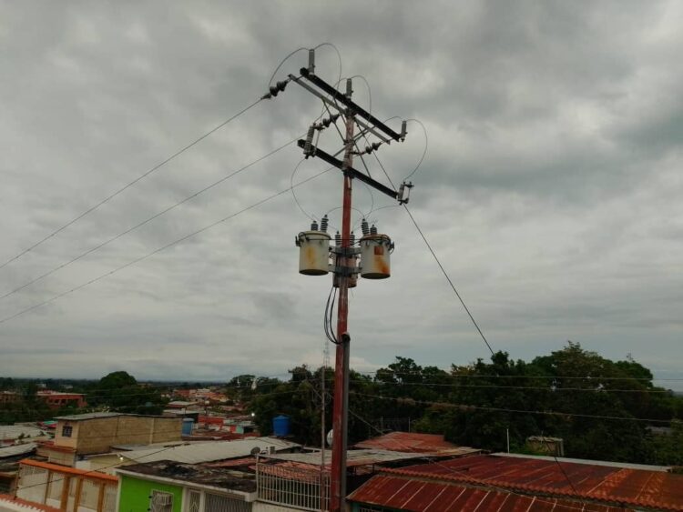 Los trabajos cumplidos con apoyo de Corpoelec permitió mejoramiento del servicio eléctrico.