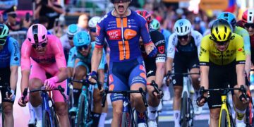 Giro de Italia | Van Uden se luce en la fiesta de los velocistas y Pedersen sigue de rosa