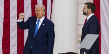 Trump advierte a Putin que «está jugando con fuego» al atacar a Ucrania