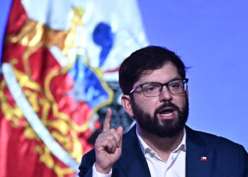 Boric interrumpe su agenda para supervisar la alerta por el terremoto y posible tsunami en Chile