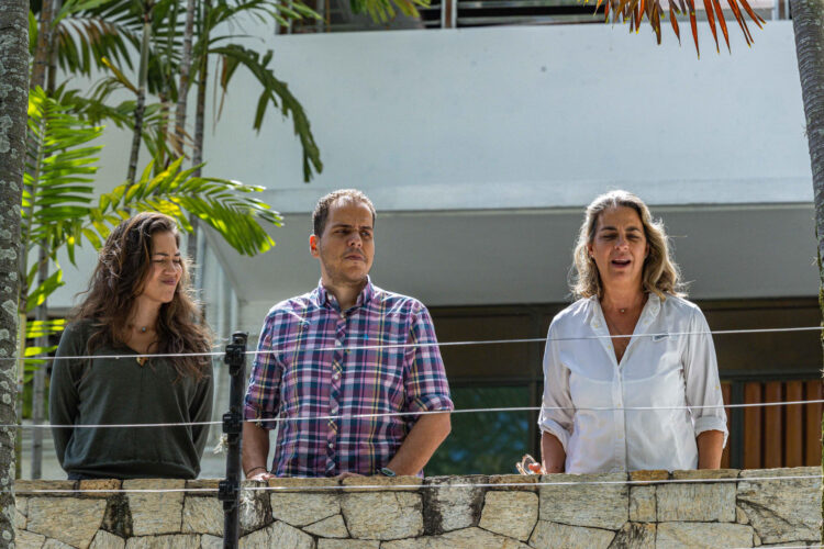 Fotografía de archivo de Claudia Macero (i), Pedro Uchurrurtu (c) y Magalli Meda. EFE/ Henry Chirinos