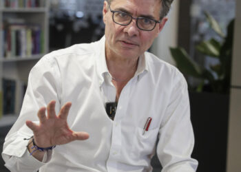 Exministro de Petro: Colombia se mueve aceleradamente hacia un rompimiento institucional