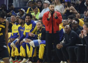 121-110. Los Wolves sentencian a los Warriors y regresan a las finales del Oeste