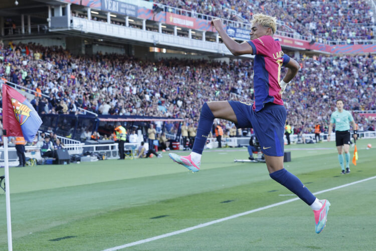 El delantero del Barcelona Lamine Yama en el Estadio Olímpico de Montjuic en foto de archivo de Toni Albir