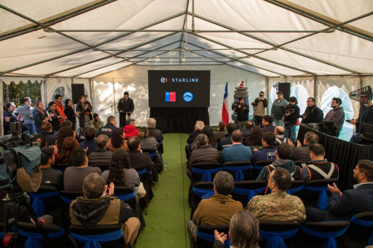 Fotografía cedida por la empresa de telecomunicaciones Entel de una ceremonia, en el Parque Queulat (Chile). EFE/ Entel /SOLO USO EDITORIAL NO VENTAS /SOLO DISPONIBLE PARA ILUSTRAR LA NOTICIA QUE ACOMPAÑA (CRÉDITO OBLIGATORIO)