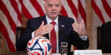 Infantino garantiza que las distancias o el césped no serán un problema de cara al Mundial