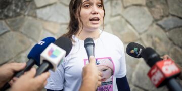 Madre de niña venezolana retenida en EE.UU. confía en gestión de Maduro para su devolución