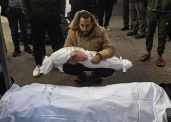 La ofensiva de Israel mató ya a 16.500 niños, 916 menores de un año, según Sanidad gazatí