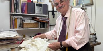 Mancinelli, el sastre que viste a los papas, ya se prepara para el sucesor de Francisco