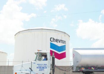 EE UU extenderá por 60 días licencia a Chevron para operar en Venezuela