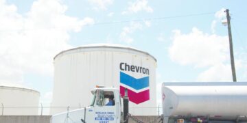 EE UU extenderá por 60 días licencia a Chevron para operar en Venezuela
