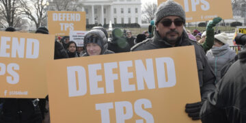 El Supremo permite al Gobierno Trump retirar el TPS a 532.000 migrantes