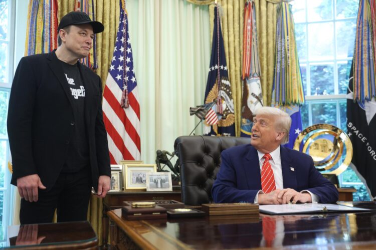 El magnate Elon Musk junto al presidente de Estados Unidos, Donald Trump. EFE/Francis Chung