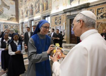 El papa firma sus primeros decretos hacia la beatificación de misioneros español y colombiana