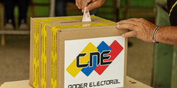 Consejo Nacional Electoral extiende por una hora más el proceso de votación en Venezuela