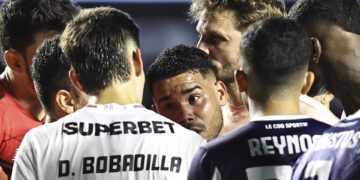 El venezolano Miguel Navarro acusa al paraguayo Damián Bobadilla de xenofobia tras victoria de São Paulo