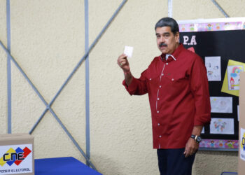 Nicolás Maduro pide que «nadie meta sus narices» en disputa territorial con Guyana