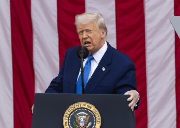 Juez extiende orden que impide a Trump prohibir a los estudiantes extranjeros en Harvard