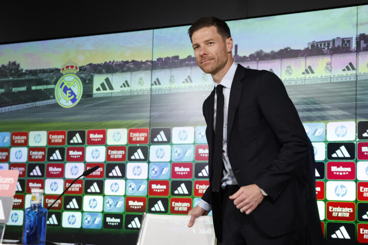 El exjugador del Real Madrid Xabi Alonso es presentado como nuevo entrenador del equipo en Madrid. EFE/Chema Moya
