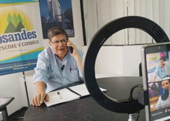 Diario de Los Andes reconoce la trayectoria y compromiso de la 102.5 FM en su 31º aniversario