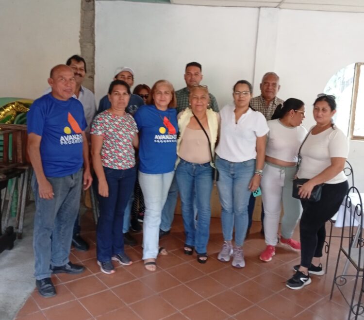 Equipos de campaña  promueven el voto para derrotar el oficialismo