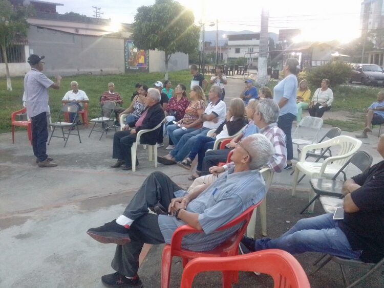 Héctor Paredes, miembro de la Comisión Electoral dio la bienvenida