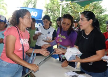 Alcaldesa entrega insumos comunitarios a la comunidad del Trapiche