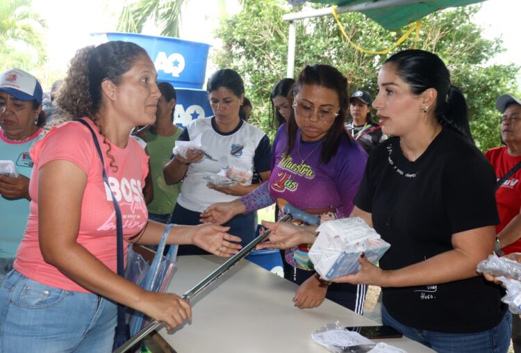 Angie Quintana dialoga con la comunidad / Fotos Jose Dalton