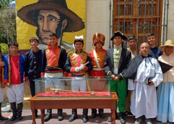 Con desfile y escenificación teatral celebraron los 212 años del «Paso de Bolívar» por  Mérida