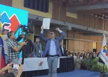 Mérida | CNE entrega credencial y proclamación al gobernador electo Arnaldo Sánchez