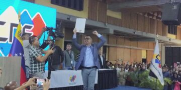 Mérida | CNE entrega credencial y proclamación al gobernador electo Arnaldo Sánchez