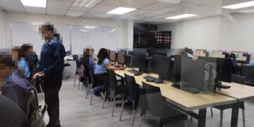 El colapso educativo venezolano transforma a estudiantes en trabajadores informales