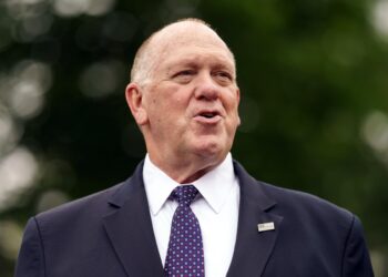 El ‘zar de la frontera’ de Trump advierte sobre aumento de operativos migratorios en EEUU