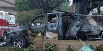 Varios muertos al estrellarse una avioneta en un barrio en el sur de California