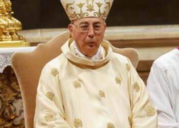 El cardenal Dominique Mamberti, la voz que desvelará al mundo el nuevo papa