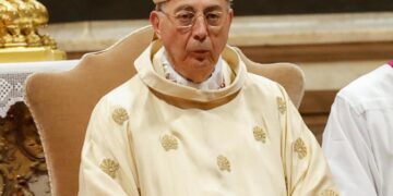 El cardenal Dominique Mamberti, la voz que desvelará al mundo el nuevo papa