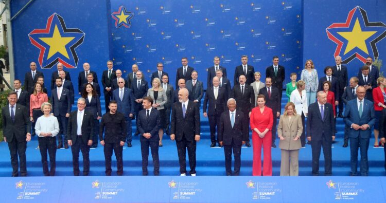 Europa emplaza a Putin a sentarse a negociar con Ucrania y amenaza con más sanciones