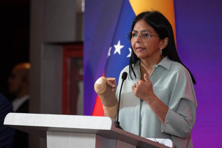 La vicepresidenta ejecutiva de Venezuela, Delcy Rodríguez, habla durante una conferencia de la Expo Fedeindustria 2025 este jueves, en Caracas (Venezuela). EFE/ Ronald Pena R