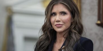 EE.UU. reporta una caída del 93 % de arrestos fronterizos en los primeros meses de Trump