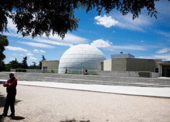 Un siglo de planetarios. Lugares llenos de ciencia y de «experiencia emocional»