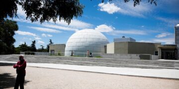 Un siglo de planetarios. Lugares llenos de ciencia y de «experiencia emocional»