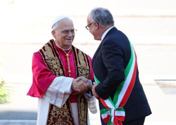 León XIV pide proteger la dignidad de los más pobres en el homenaje de la ciudad de Roma