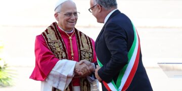 León XIV pide proteger la dignidad de los más pobres en el homenaje de la ciudad de Roma