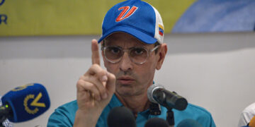 Capriles llama a los venezolanos a votar pese a haber sido «robados» en las presidenciales
